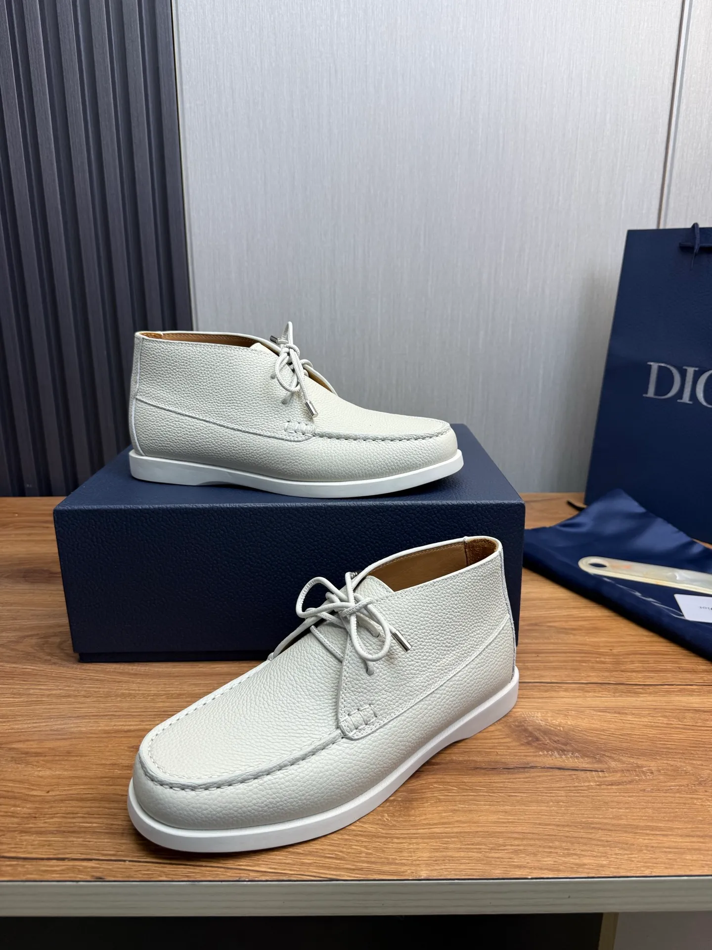 Factory price 620💰 [Dior] Men’s official website na hot sale🔥Imported cowhide + cowhide lining. Original rubber wear-resistant outsole. High quality shipment ⬆️Code number 38-44, (45 customized)